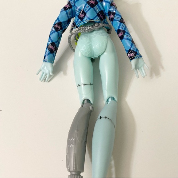 Monster High Frankie Stein Coffee Break Doll - Picture 13 of 15